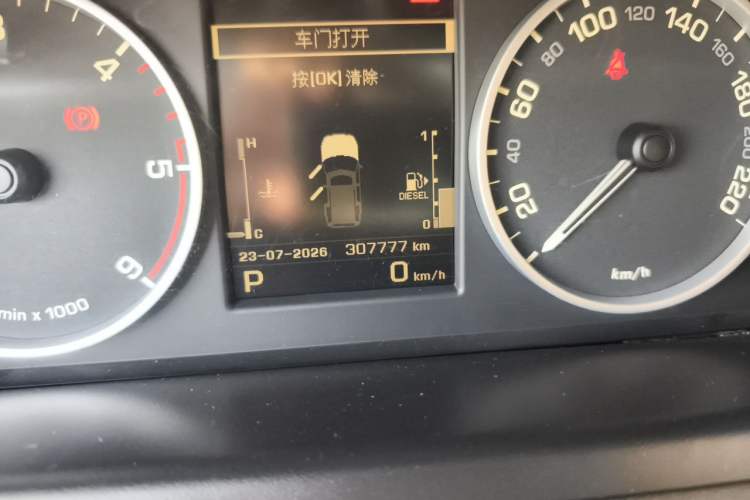 Used Land Rover Discovery  Odometer Close Up