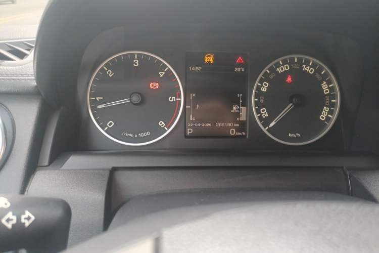 Used Land Rover Discovery 2012 3.0 SDV6 HSE Diesel Version Odometer Close Up