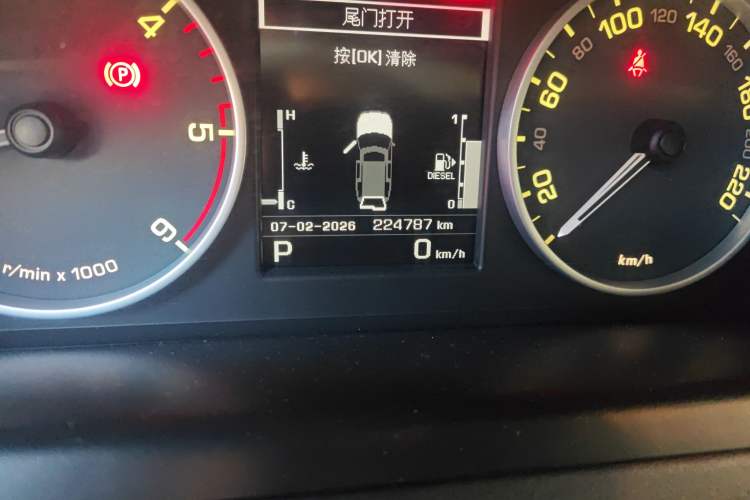 Used Land Rover Discovery 2012 3.0 SDV6 HSE Diesel Version Odometer Close Up