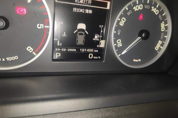 Used Land Rover Discovery 2012 3.0 SDV6 HSE Diesel Version Odometer Close Up