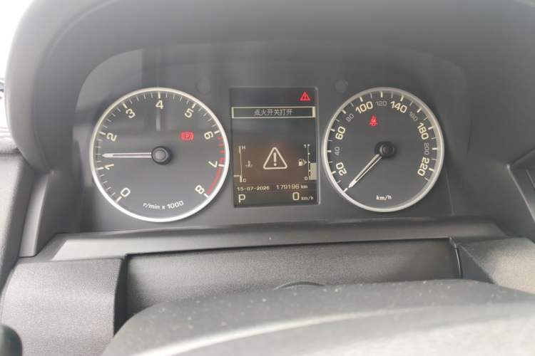 Used Land Rover Discovery 2012 5.0 V8 HSE Odometer Close Up