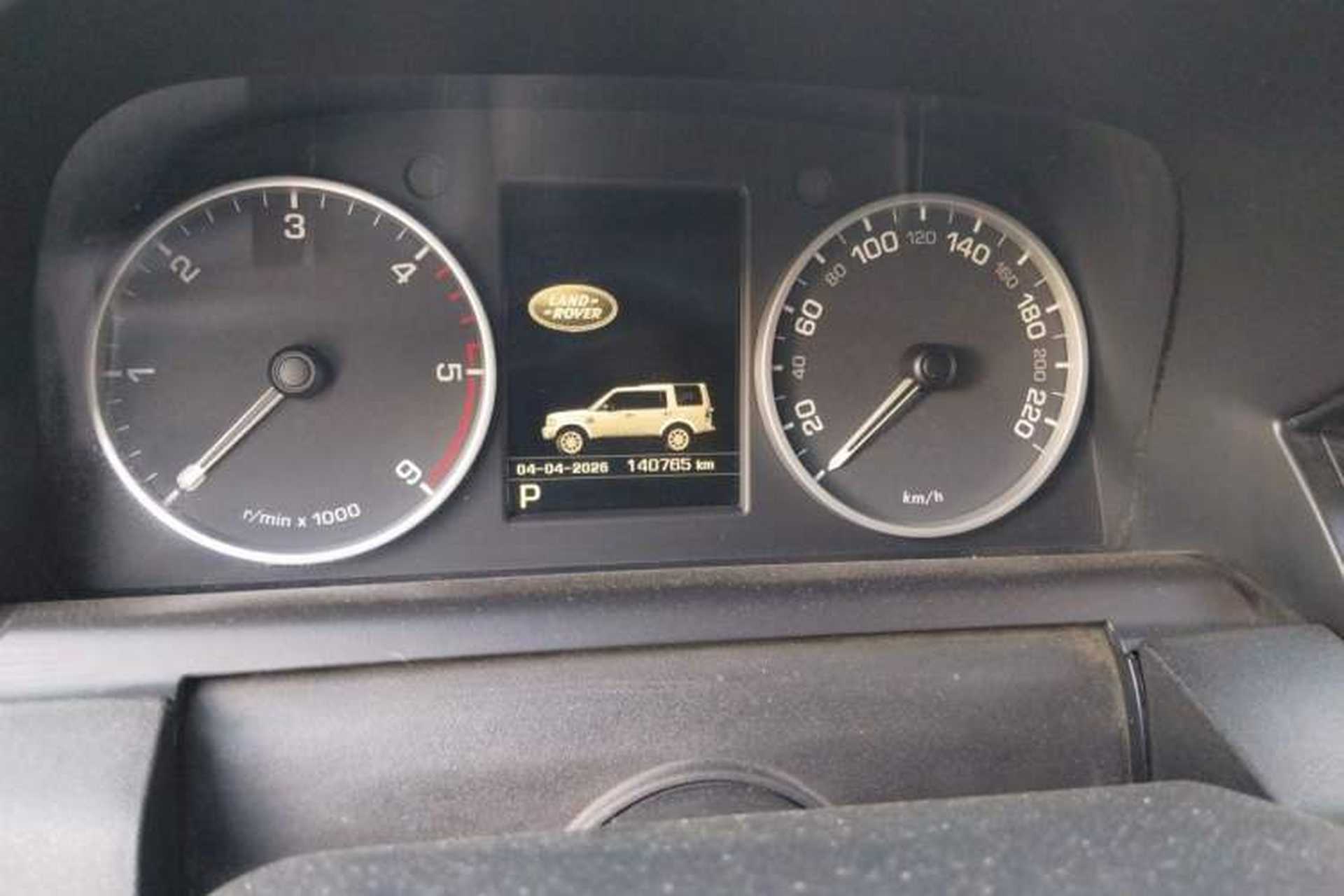 Used Land Rover Discovery 2012 3.0 SDV6 HSE Diesel Version Odometer Close Up