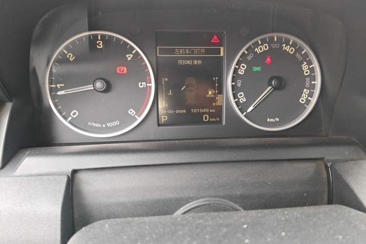Used Land Rover Discovery 2012 3.0 SDV6 HSE Diesel Version Odometer Close Up