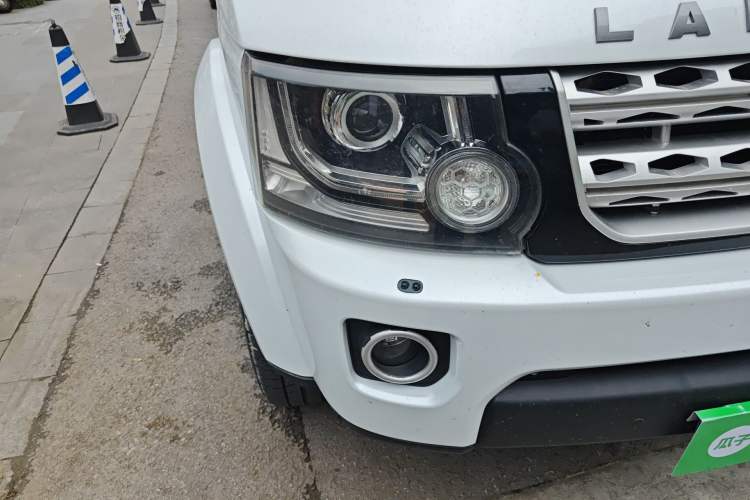 Used Land Rover Discovery 2012 5.0 V8 SE Right Front Headlight
