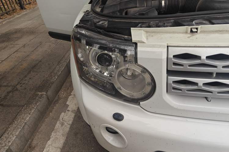 Used Land Rover Discovery 2012 3.0 SDV6 HSE Diesel Version Right Front Headlight