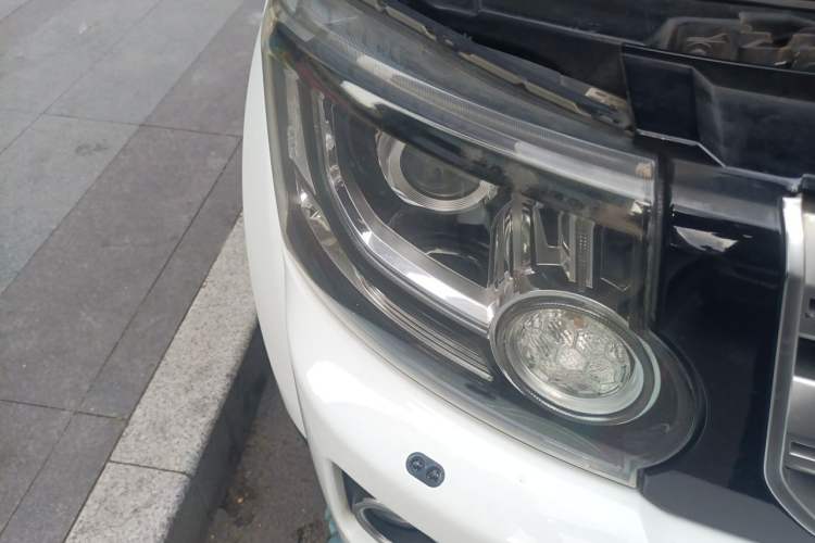 Used Land Rover Discovery 2012 3.0 SDV6 HSE Diesel Version Right Front Headlight