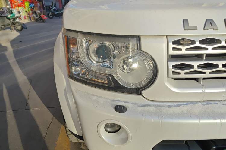 Used Land Rover Discovery 2012 3.0 SDV6 HSE Diesel Version Right Front Headlight