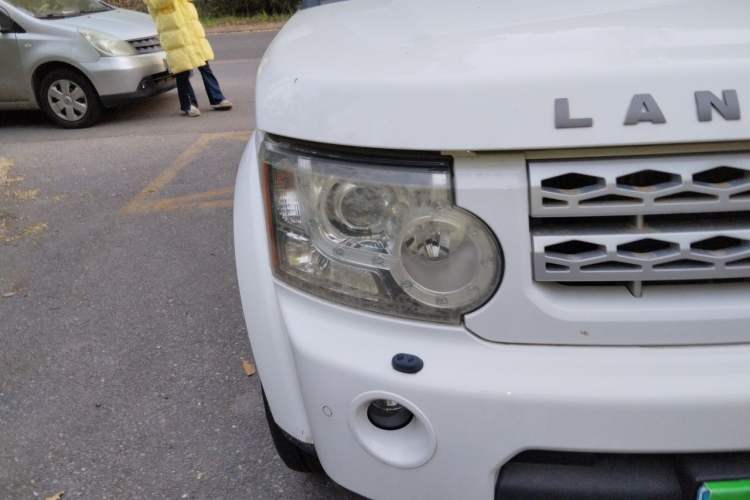 Used Land Rover Discovery 2012 3.0 SDV6 HSE Diesel Version Right Front Headlight