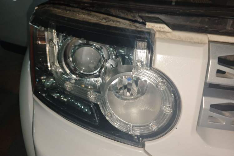 Used Land Rover Discovery 2012 5.0 V8 SE Right Front Headlight