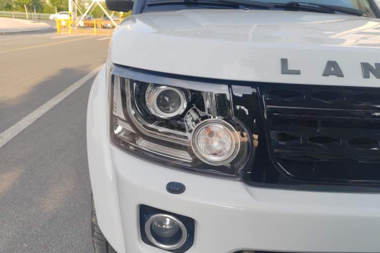 Used Land Rover Discovery 2012 3.0 SDV6 HSE Diesel Version Right Front Headlight