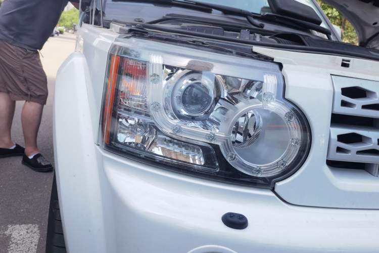Used Land Rover Discovery 2012 5.0 V8 HSE Right Front Headlight