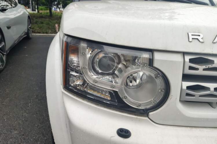 Used Land Rover Discovery 2012 3.0 SDV6 HSE Diesel Version Right Front Headlight