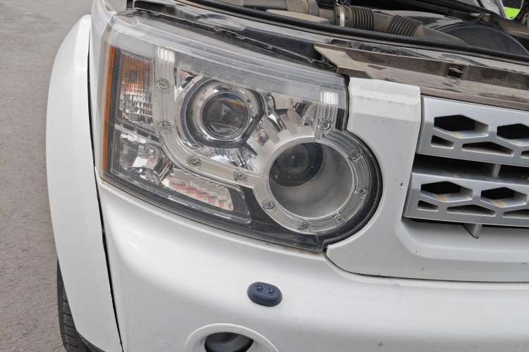 Used Land Rover Discovery 2012 3.0 SDV6 HSE Diesel Version Right Front Headlight