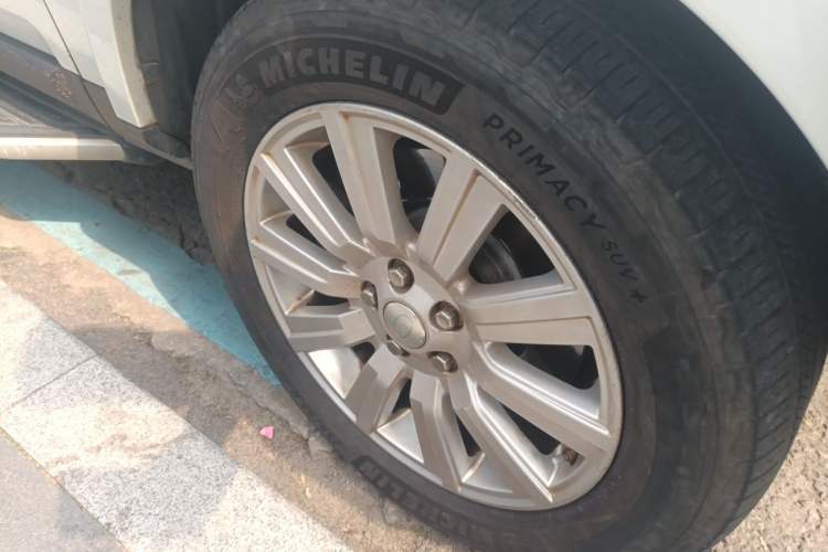 Used Land Rover Discovery 2012 3.0 SDV6 HSE Diesel Version Right Front Wheel Hub