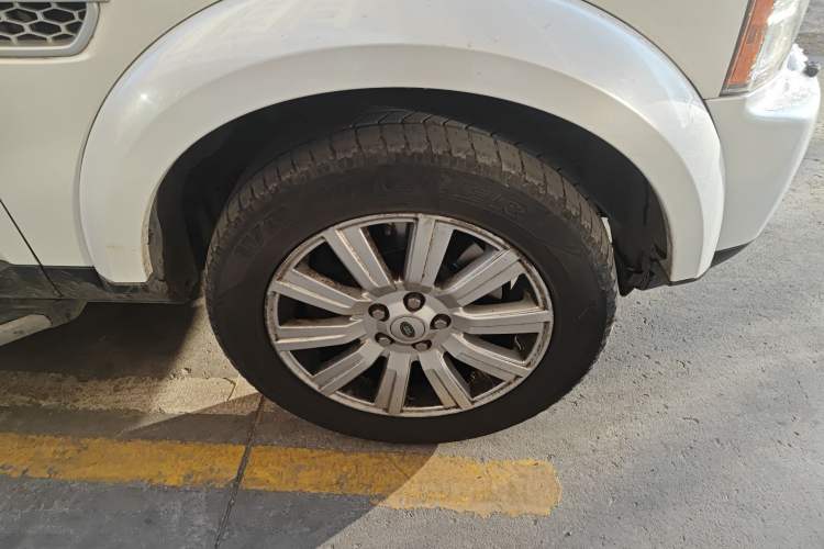 Used Land Rover Discovery 2012 3.0 SDV6 HSE Diesel Version Right Front Wheel Hub