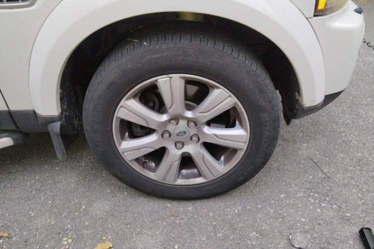 Used Land Rover Discovery 2012 3.0 SDV6 HSE Diesel Version Right Front Wheel Hub