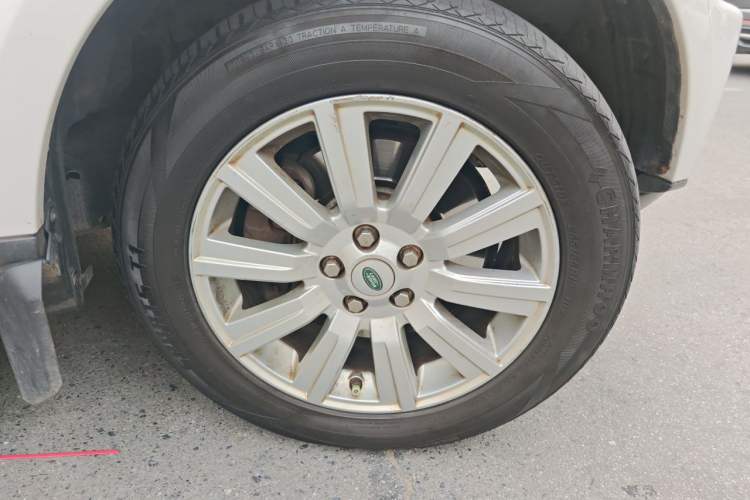 Used Land Rover Discovery 2012 3.0 SDV6 HSE Diesel Version Right Front Wheel Hub