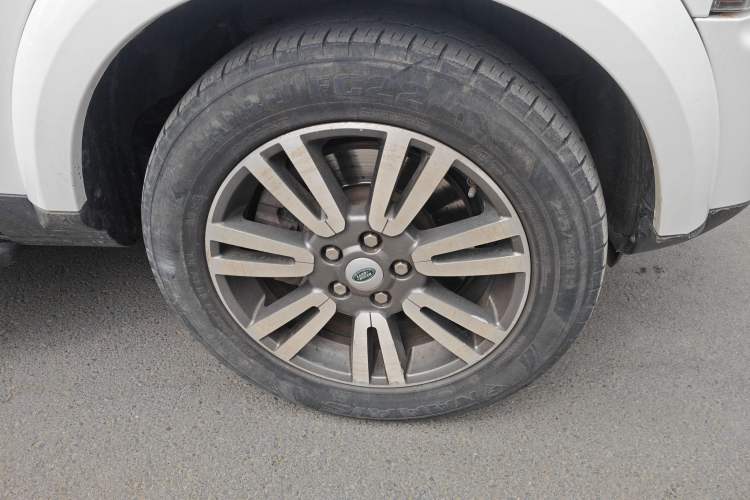 Used Land Rover Discovery 2012 3.0 SDV6 HSE Diesel Version Right Front Wheel Hub
