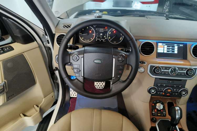 Used Land Rover Discovery 2012 3.0 SDV6 HSE Diesel Version Steering Wheel