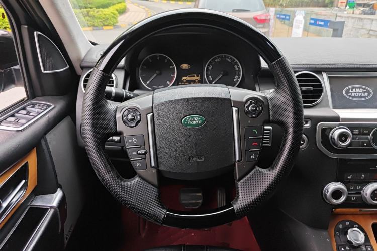 Used Land Rover Discovery 2012 5.0 V8 SE Steering Wheel