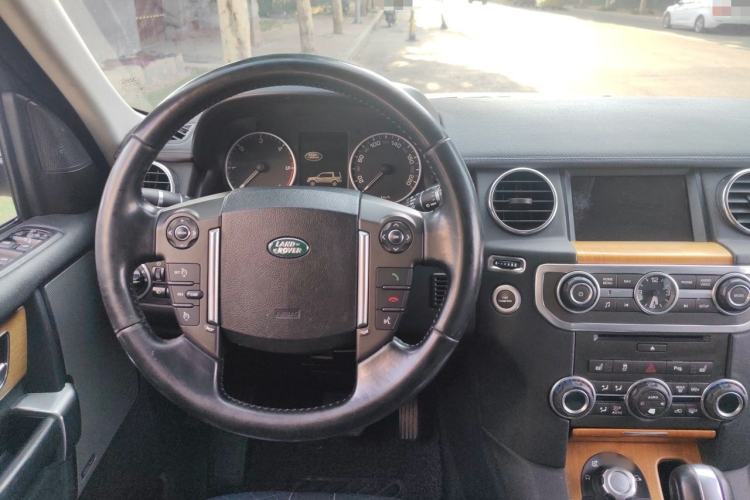 Used Land Rover Discovery 2012 3.0 SDV6 HSE Diesel Version Steering Wheel