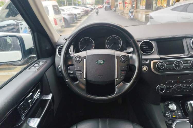 Used Land Rover Discovery 2012 3.0 SDV6 HSE Diesel Version Steering Wheel
