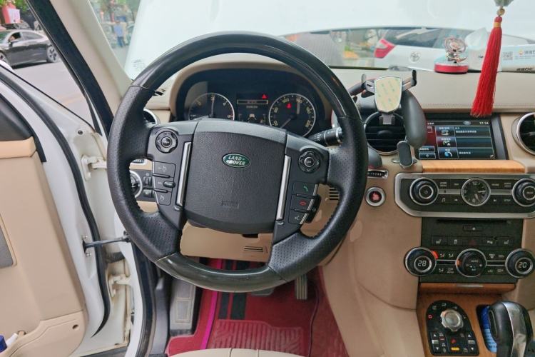 Used Land Rover Discovery 2012 3.0 SDV6 HSE Diesel Version Steering Wheel