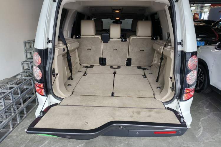 Used Land Rover Discovery 2012 3.0 SDV6 HSE Diesel Version Trunk