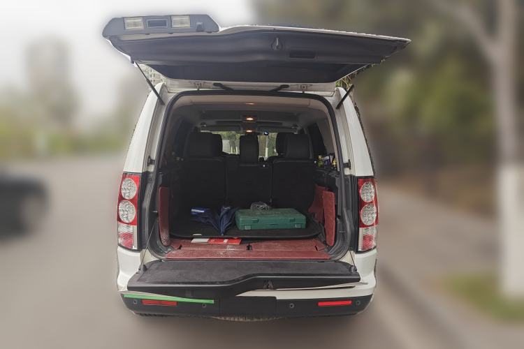 Used Land Rover Discovery 2012 3.0 SDV6 HSE Diesel Version Trunk