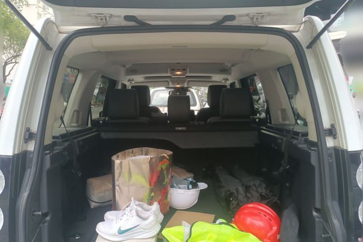 Used Land Rover Discovery 2012 3.0 SDV6 HSE Diesel Version Trunk