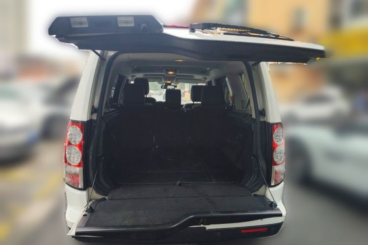 Used Land Rover Discovery 2012 3.0 SDV6 HSE Diesel Version Trunk