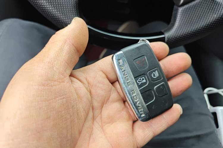 Used Land Rover Discovery 2012 5.0 V8 SE Vehicle Key