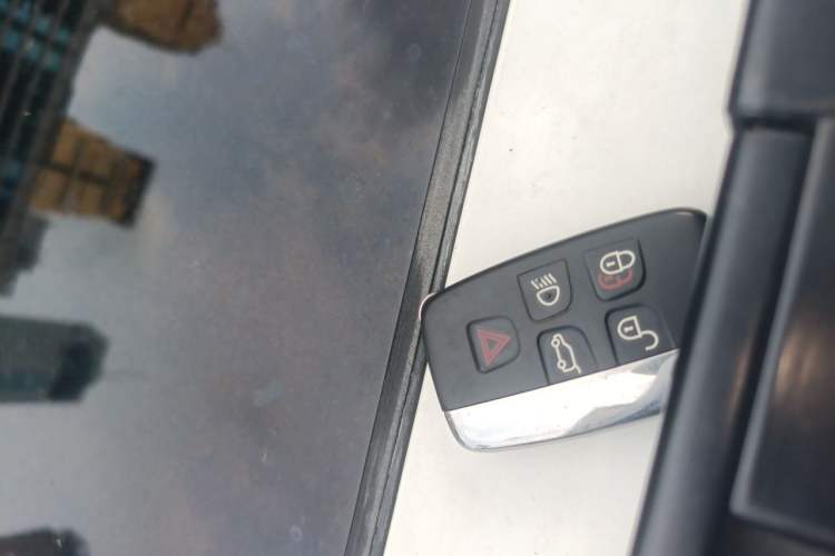 Used Land Rover Discovery 2012 3.0 SDV6 HSE Diesel Version Vehicle Key