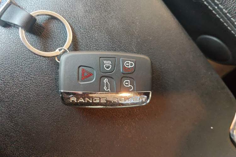Used Land Rover Discovery 2012 3.0 SDV6 HSE Diesel Version Vehicle Key