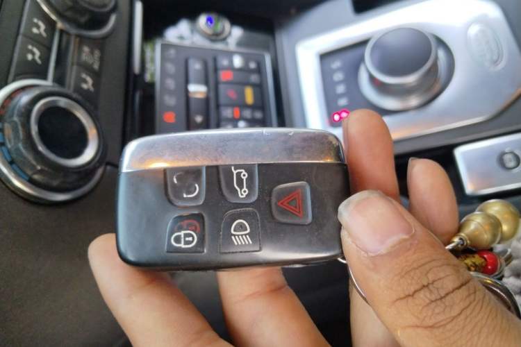 Used Land Rover Discovery 2012 3.0 SDV6 HSE Diesel Version Vehicle Key