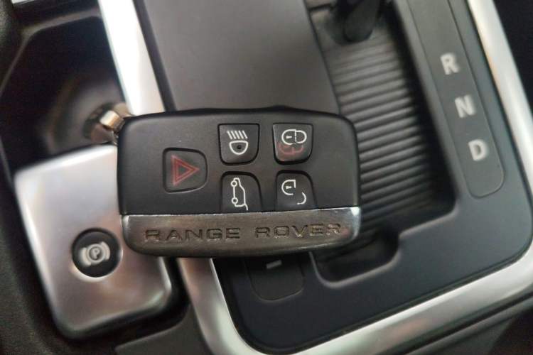 Used Land Rover Discovery 2012 3.0 SDV6 HSE Diesel Version Vehicle Key