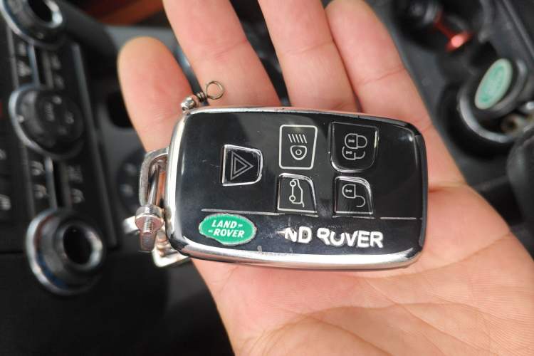 Used Land Rover Discovery 2012 3.0 SDV6 HSE Diesel Version Vehicle Key