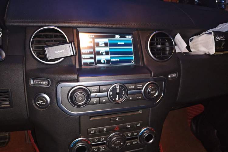 Used Land Rover Discovery 2013 3.0 SDV6 HSE Diesel Edition Audio And AC Panel