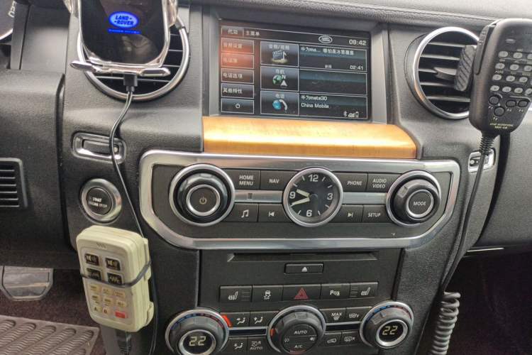 Used Land Rover Discovery 2013 3.0 SDV6 HSE Diesel Edition Audio And AC Panel