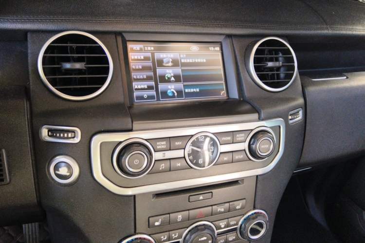 Used Land Rover Discovery 2013 3.0 SDV6 HSE Diesel Edition Audio And AC Panel