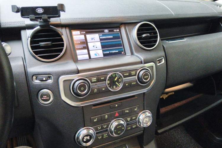 Used Land Rover Discovery 2013 3.0 SDV6 HSE Diesel Edition Audio And AC Panel