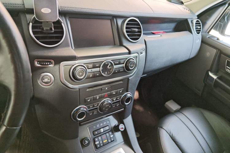 Used Land Rover Discovery 2013 3.0 SDV6 HSE Diesel Edition Audio And AC Panel