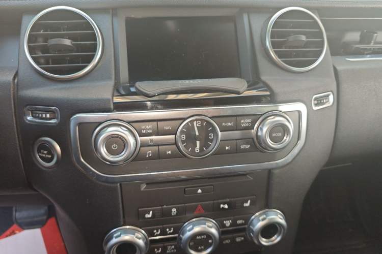 Used Land Rover Discovery 2013 3.0 SDV6 HSE Diesel Edition Audio And AC Panel