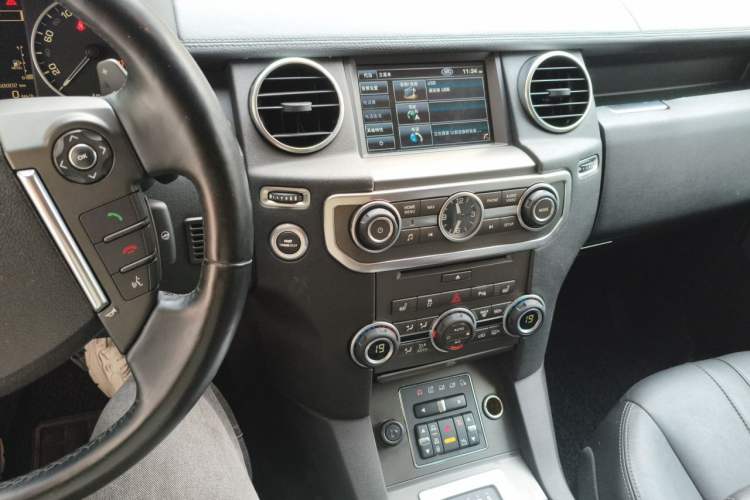 Used Land Rover Discovery 2013 3.0 SDV6 HSE Diesel Edition Audio And AC Panel