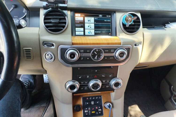 Used Land Rover Discovery 2013 3.0 SDV6 HSE Diesel Edition Audio And AC Panel