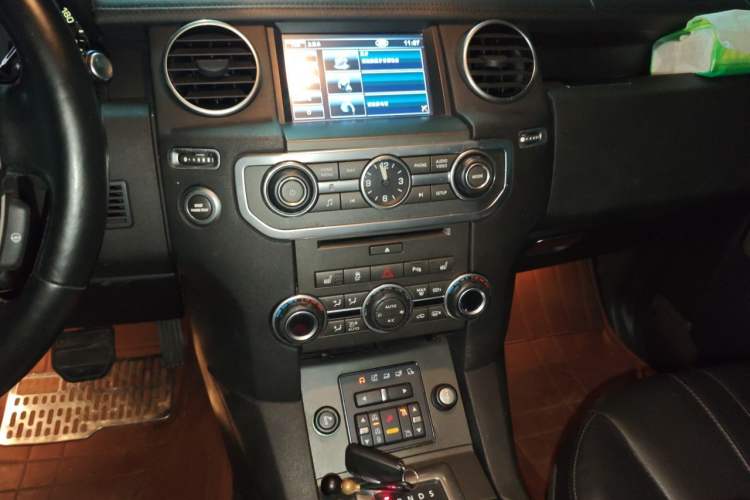 Used Land Rover Discovery 2013 3.0 SDV6 HSE Diesel Edition Audio And AC Panel
