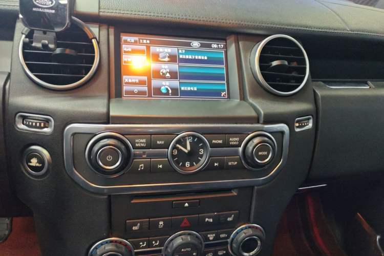 Used Land Rover Discovery 2013 3.0 SDV6 HSE Diesel Edition Audio And AC Panel