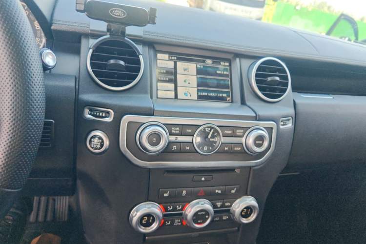 Used Land Rover Discovery 2013 3.0 SDV6 HSE Diesel Edition Audio And AC Panel
