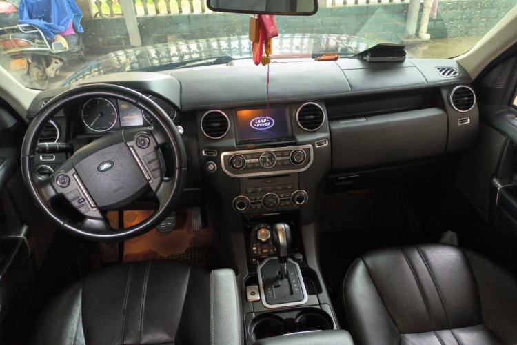 Used Land Rover Discovery 2013 3.0 SDV6 HSE Diesel Edition Center Console