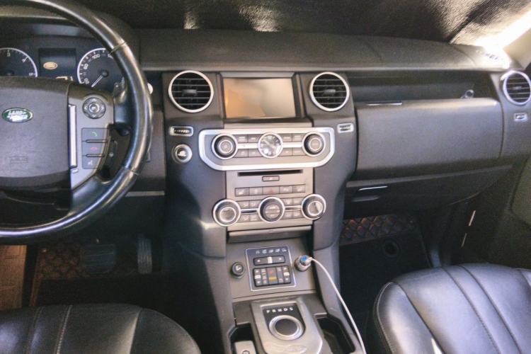 Used Land Rover Discovery 2013 3.0 SDV6 HSE Diesel Edition Center Console